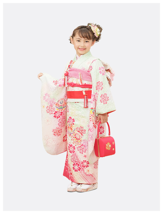7歳 着物を着た女の子