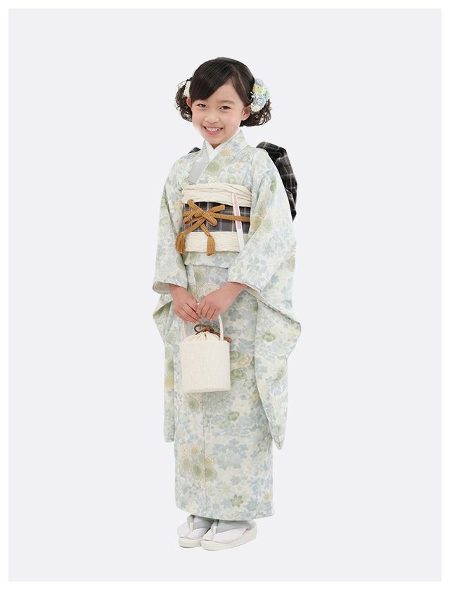 7歳 着物を着た女の子