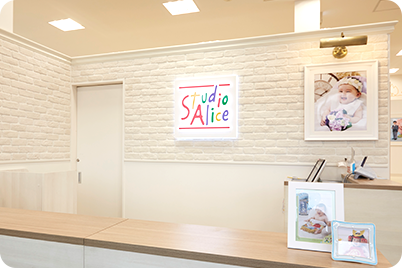 撮影のご予約は、お電話や店頭、またはWeb予約から。