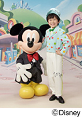 ディズニーキャラクター使用に関する契約を現在のウォルト・ディズニー・ジャパン株式会社と締結。