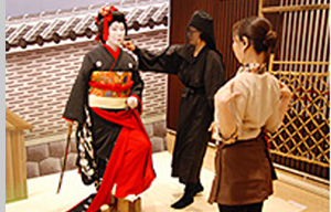 日本初の歌舞伎写真館『GINZA KABUKIZA』を、新開場した東京都中央区の歌舞伎座にオープン。歌舞伎役者さながらの扮装で撮影できる「歌舞伎なりきりプラン」を中心に、新たな楽しさと価値を創造する。