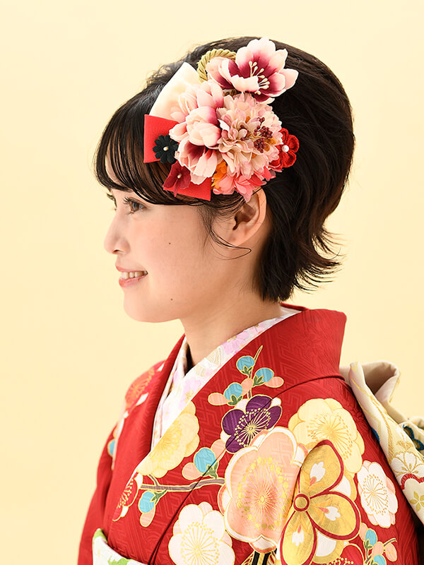 ショートヘアの後ろ髪のアレンジ