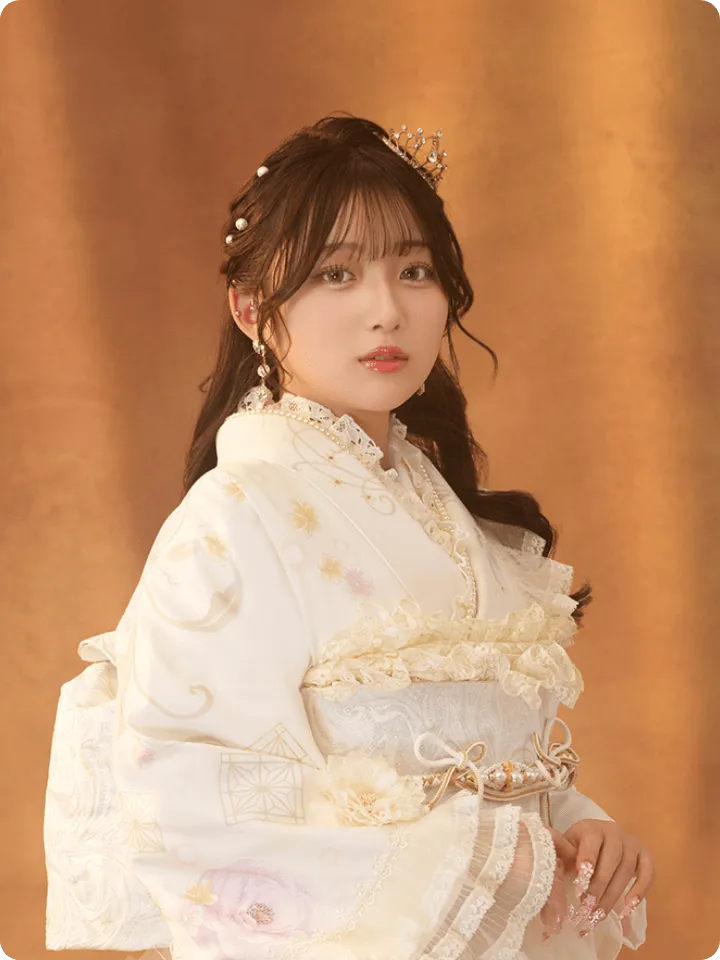 希空が着用するディズニープリンセス振袖 DF-G002