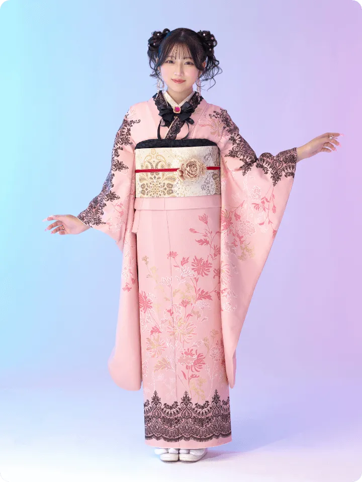 希空が着用する大人フェミニンなピンク振袖 AF-E004