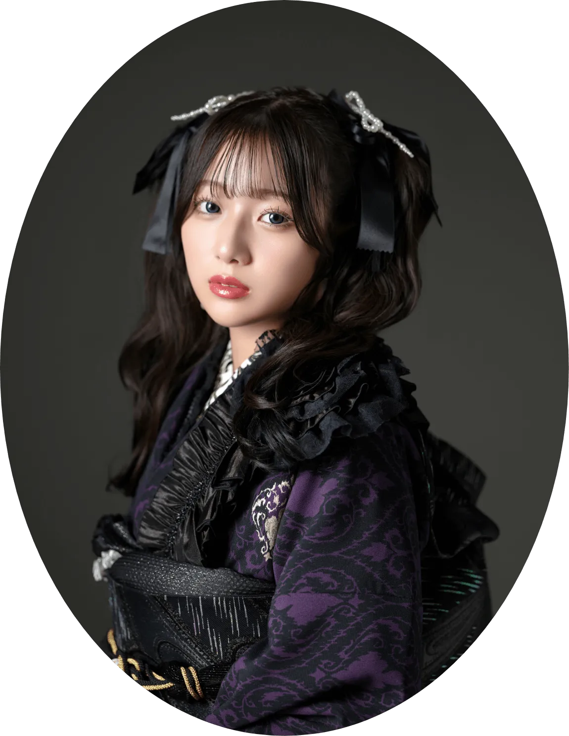 希空が着用するディズニーヴィランズ振袖 DF-G001