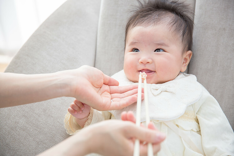 百日祝い（お食い初め）は外食と自宅どっちでする？それぞれのメリット・デメリットを解説！