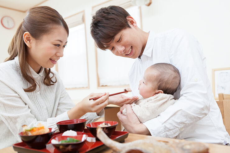 お食い初めとは何のお祝い？歯固め石の準備や当日の流れも徹底ガイド