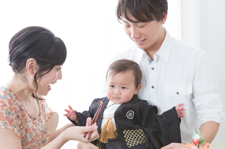 百日祝い（お食い初め）｜男女で異なる小袖の柄