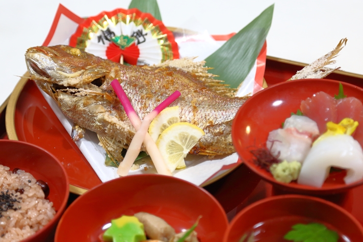 百日祝い（お食い初め）の魚は何を選ぶ？鯛（たい）の種類や飾り付け方法を紹介