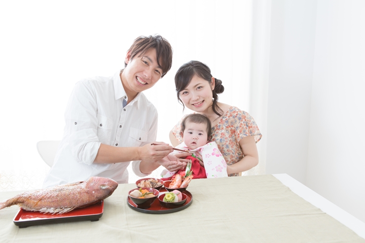 百日祝い（お食い初め）は外食でのお祝いも◎持ち物や儀式のやり方は？