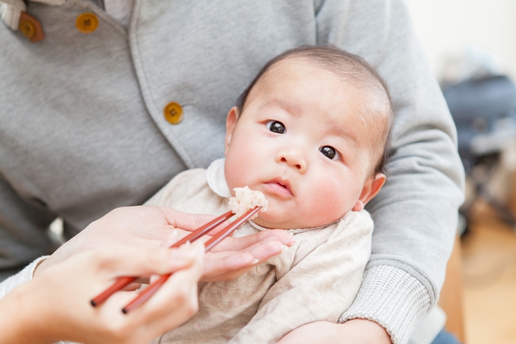 百日祝い（お食い初め）は仏滅に行っても大丈夫？六曜の意味や日取りの決め方