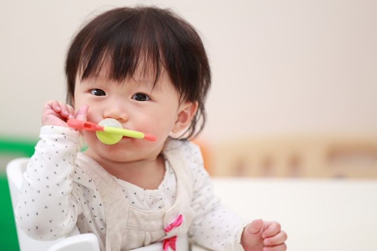 歯固めはなぜ必要？おしゃぶりとの効果の違い