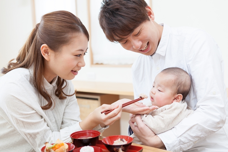 生後100日目の伝統行事「百日祝い(お食い初め)」