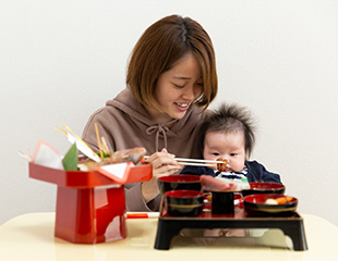 自宅で百日祝い（お食い初め）のお祝いをしよう！準備や当日の手順を紹介