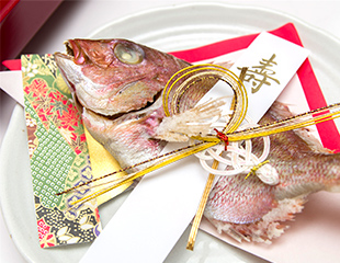 百日祝い（お食い初め）の鯛を華やかにするための飾り付けアイデア