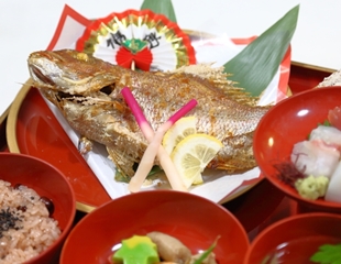 百日祝い（お食い初め）の魚は何を選ぶ？鯛（たい）の種類や飾り付け方法を紹介