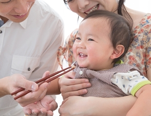 百日祝い（お食い初め）の席順はどう決める？ルールや配慮すべきポイント