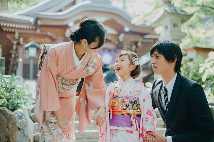 女の子の七五三はいつやるの?可愛さ引き立つ女の子向け衣装の選び方