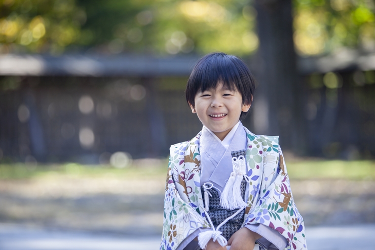 【2023年~2028年 早見表付き】七五三をお祝いする年齢と日程を紹介