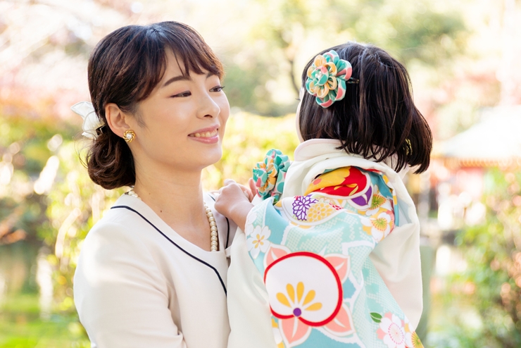 七五三のママの服装|おすすめのレンタルスーツスタイル