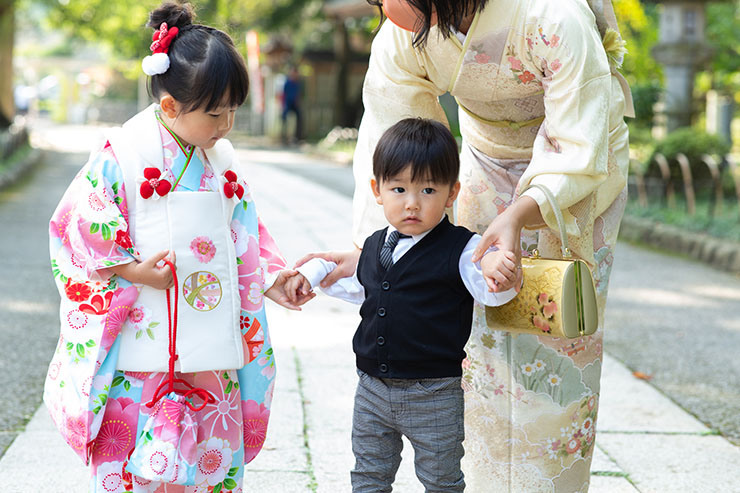 七五三は洋装 和装どちらで行く お子さまとご家族の服装を紹介 こども写真館スタジオアリス 写真スタジオ フォトスタジオ