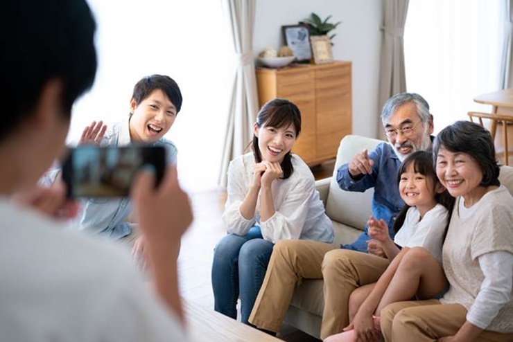 海外と日本の家族写真の考え方の違いとは?撮影のタイミングやコツ