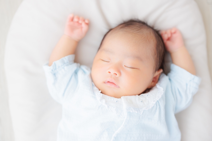 寝返りだけじゃない!赤ちゃんの日々の成長