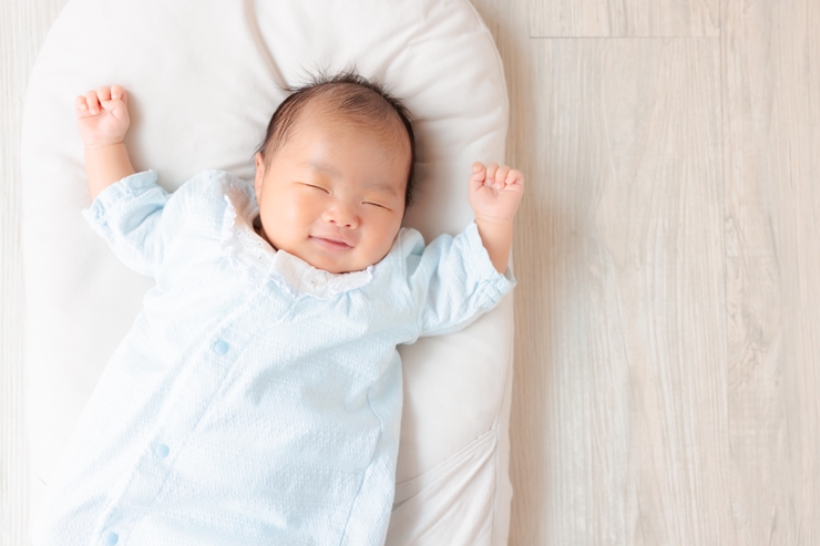 生後2カ月ごろの赤ちゃんが笑う理由