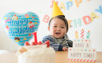 1歳誕生日は家族一緒にバースデーフォトで祝おう