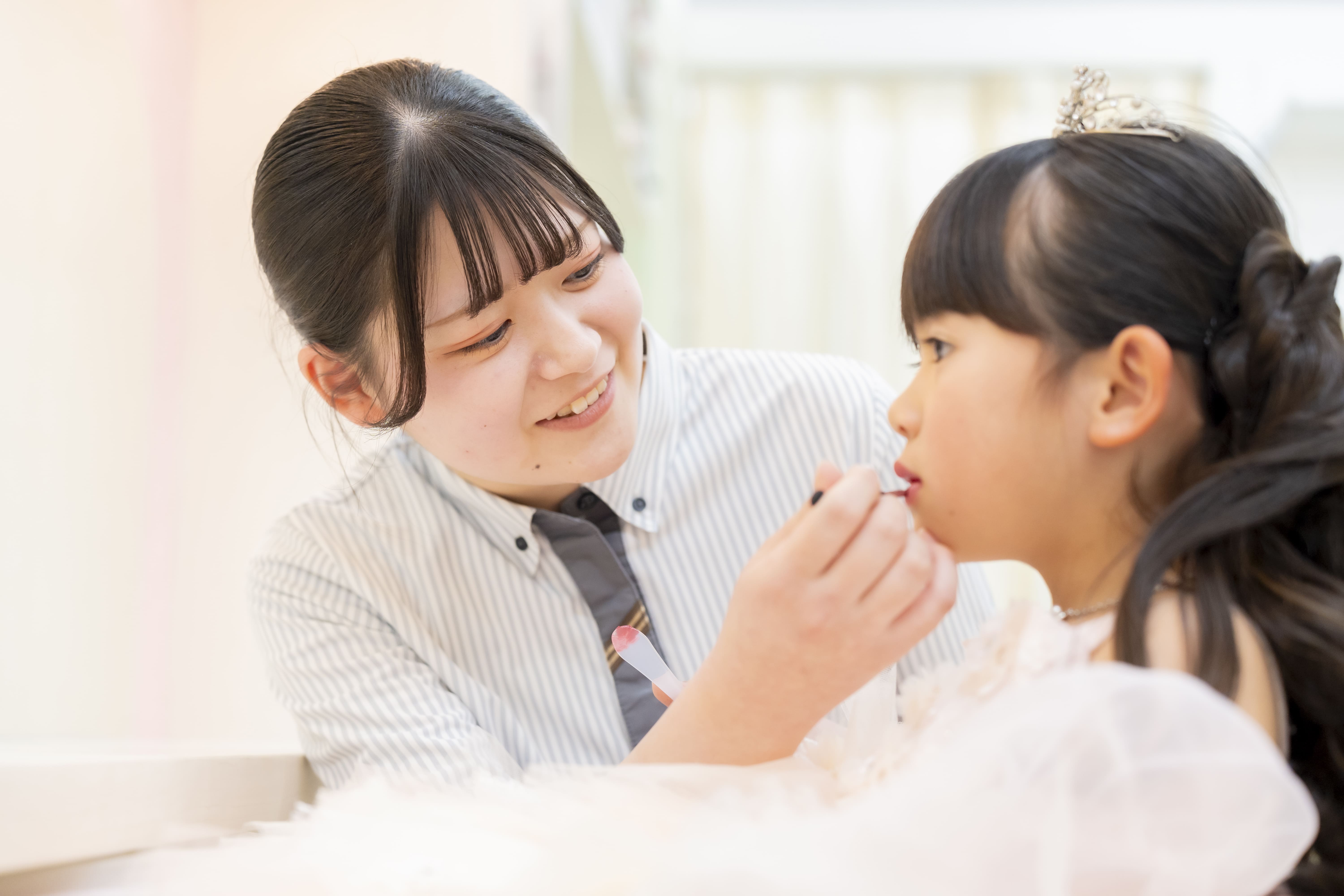 衣装選びから撮影ポーズまで、お子さまを優しくリード