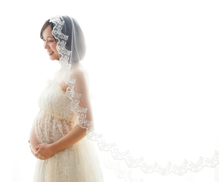 妊娠中の姿を幻想的に彩るマタニティドレスのレンタルが無料