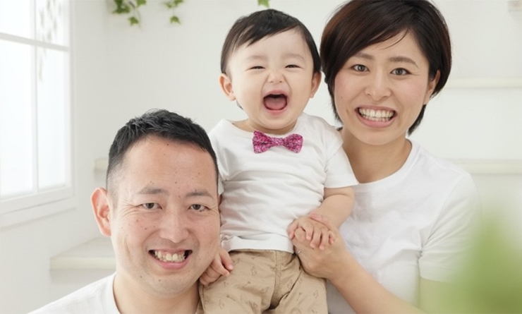 1歳の誕生日はスタジオアリスでお祝い!家族で仲良く撮影しよう