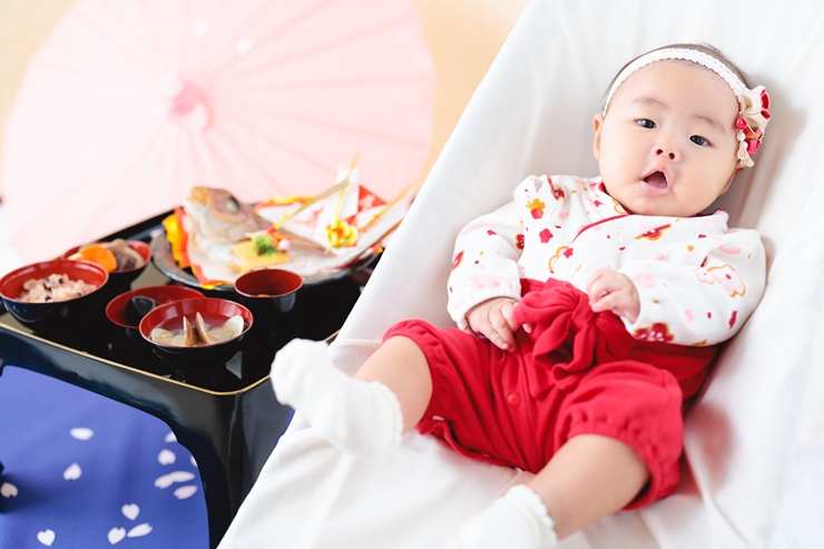 1歳誕生日は袴ロンパースを着せたい！和装や一升餅でお祝いしよう