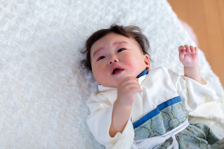 1歳の誕生日は袴ロンバース姿で写真撮影も忘れずに