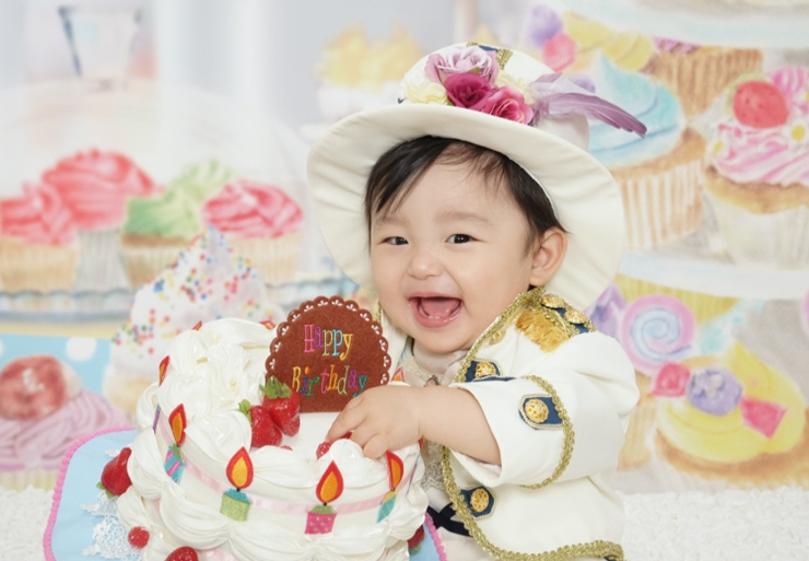 1歳誕生日は袴ロンパースを着せたい！和装や一升餅でお祝いしよう