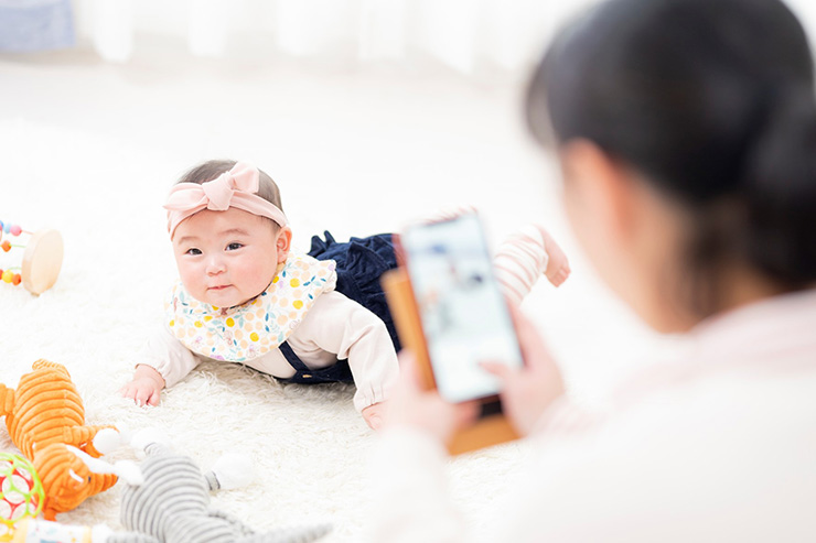1歳誕生日の占い「選び取り」は最高のシャッターチャンス!