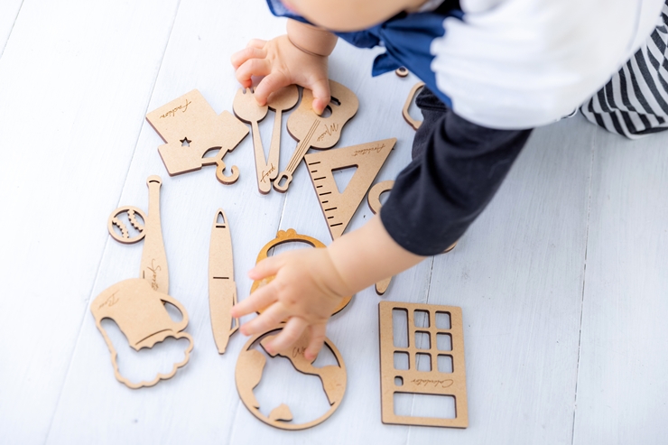 1歳のお誕生日に「選び取り」をしよう!はさみなどのアイテムに込められた意味は?