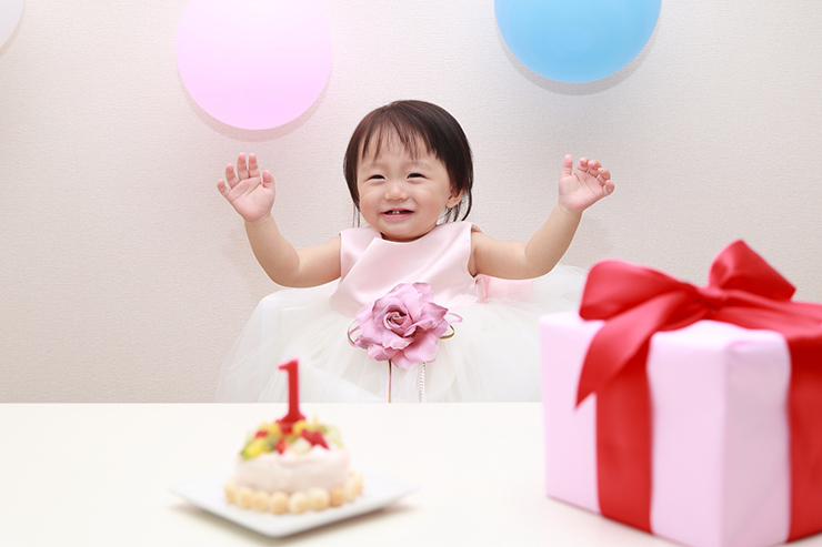 1歳誕生日は記念に残るプレゼントを贈ろう！お祝い方法も紹介