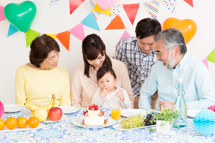 1歳のお誕生日をお祝いしたい!祖父母から孫へのおすすめプレゼントは?