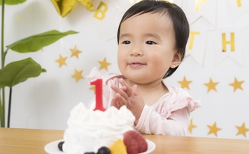 1歳の誕生日に家族写真｜親子の服装は？写真映えするスタイルのコツ