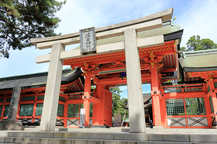 お宮参りは神社で祈祷してもらった方が良い お宮参りで人気の高い神社6選 こども写真館スタジオアリス 写真スタジオ フォトスタジオ