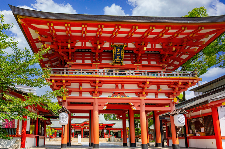 お宮参りは神社で祈祷してもらった方が良い お宮参りで人気の高い神社6選 こども写真館スタジオアリス 写真スタジオ フォトスタジオ