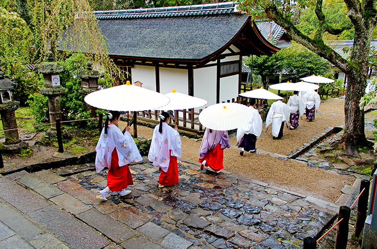 お宮参り当日に雨が降ったらどうする？