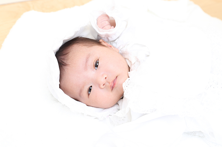 お宮参りで赤ちゃんは何を着る?