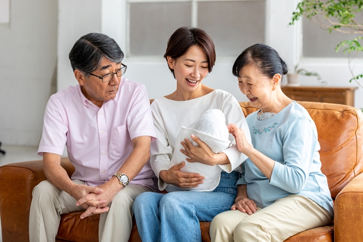 お七夜はどちらの家でお祝いする？ママが里帰りしている場合