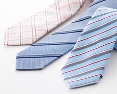 お宮参りのネクタイは何色にすれば良い？スーツに合うネクタイの選び方