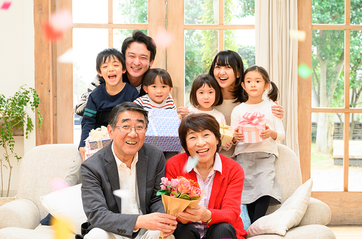 還暦祝いにもらってうれしかったものは?ご両親が喜ぶプレゼントアイデア