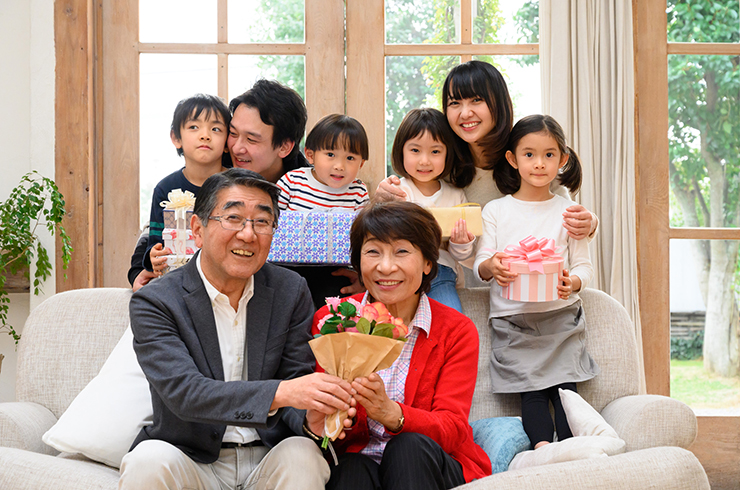 還暦祝いの常識｜贈る相手別のおすすめプレゼント