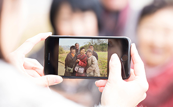 遺影写真撮影は生前に撮るのが◎スタジオ選びなどのポイントを解説