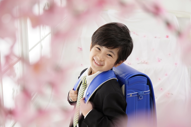 桜のシーズンにはスタジオアリスできれいな入学写真を！